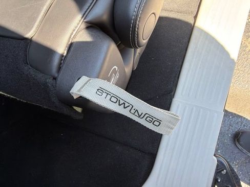 Used 2023 Chrysler Pacifica Touring-L FWD image 19