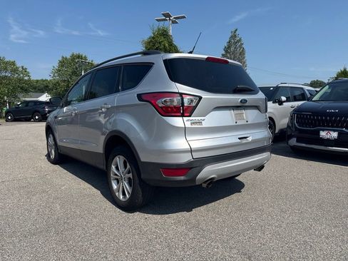 Used 2018 Ford Escape SE w/ SE Sync 3 Package FWD image 3
