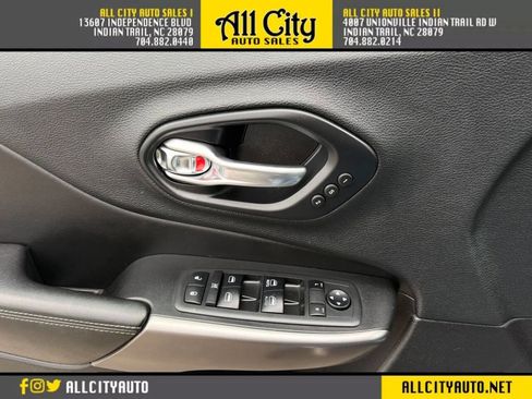 Used 2019 Jeep Cherokee Limited image 24