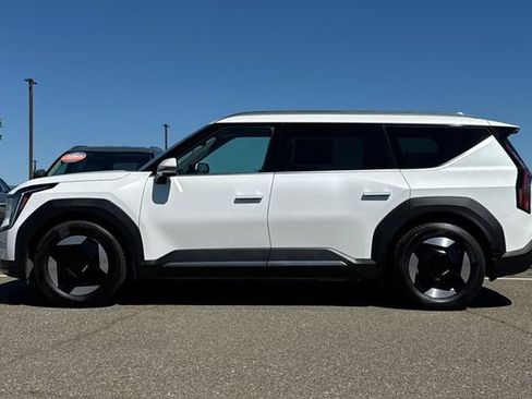 Certified 2024 Kia EV9 Wind AWD/4WD image 9