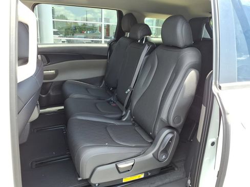 New 2026 Kia Carnival FWD image 9