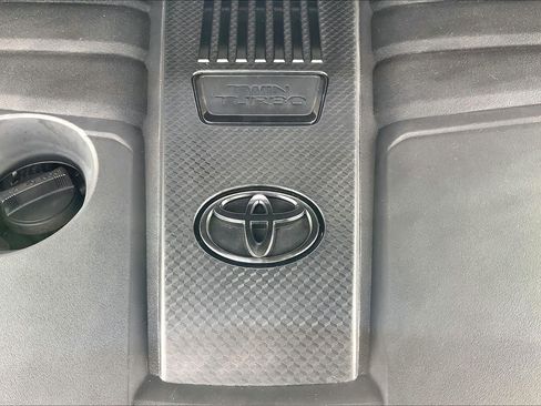 Used 2024 Toyota Tundra Limited AWD/4WD image 33