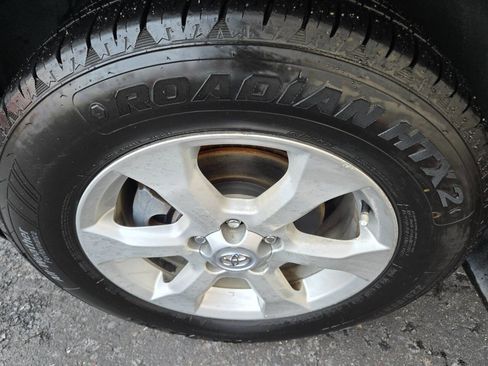 Used 2009 Toyota RAV4 Limited w/ Tow Prep Pkg image 32