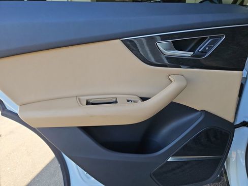 Used 2019 Audi Q8 Premium Plus w/ Premium Plus AWD/4WD image 31