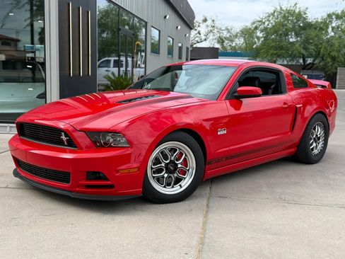 Used 2013 Ford Mustang GT Premium RWD image 3