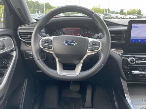 Used 2022 Ford Explorer Limited w/ Equipment Group 301A AWD/4WD image 17