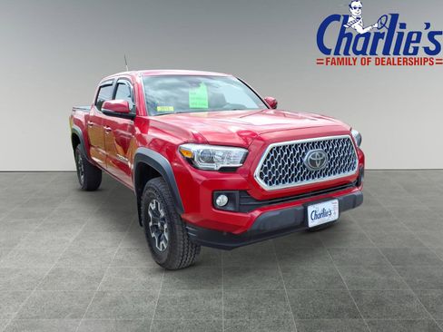Used 2018 Toyota Tacoma TRD Off-Road w/ Technology Package AWD/4WD image 3