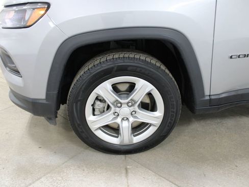 Used 2024 Jeep Compass Latitude image 32