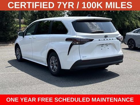 Used 2025 Toyota Sienna LE FWD image 4