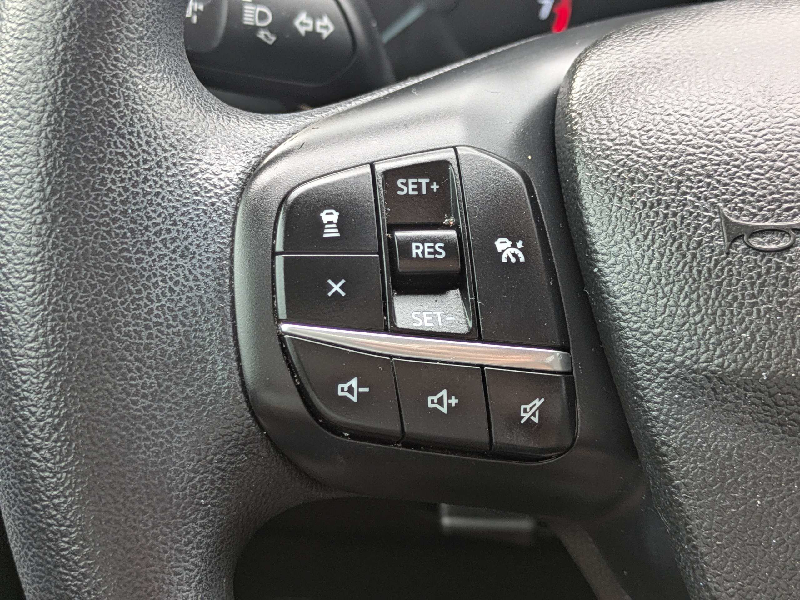 Used 2020 Ford Escape SE FWD image 20