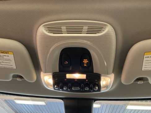 Used 2022 MINI Cooper 2-Door Hardtop image 24