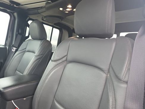 Used 2022 Jeep Gladiator Sport image 41