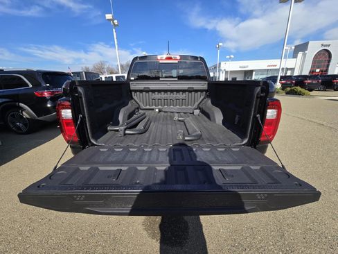 Used 2023 GMC Canyon AT4X image 9