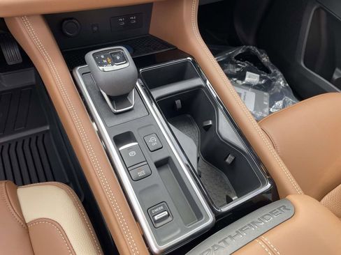 New 2026 Nissan Pathfinder Platinum image 18