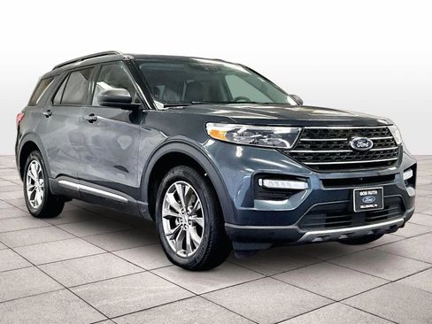 Used 2022 Ford Explorer XLT w/ Equipment Group 202A AWD/4WD image 2