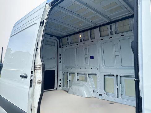 Used 2024 Mercedes-Benz Sprinter 2500 image 18