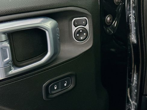 Used 2022 Jeep Wrangler Willys image 15