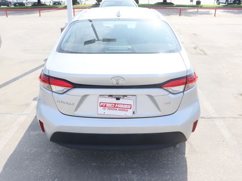 Used 2025 Toyota Corolla LE image 8