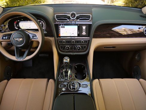 New 2026 Bentley Bentayga Plug-In Hybrid AWD/4WD image 4