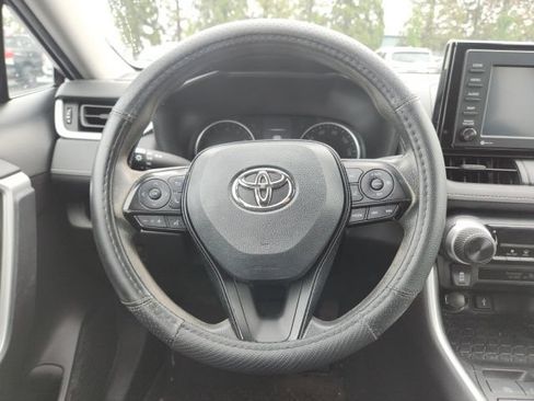 Used 2021 Toyota RAV4 LE AWD/4WD image 8
