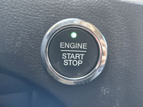 Used 2021 Ford Edge SEL image 16