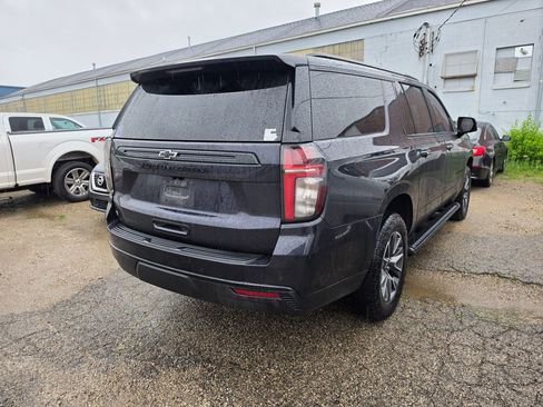 Used 2023 Chevrolet Suburban Z71 w/ Luxury Package AWD/4WD image 2