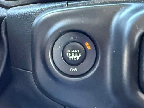 Used 2018 Jeep Wrangler Unlimited Sahara AWD/4WD image 20