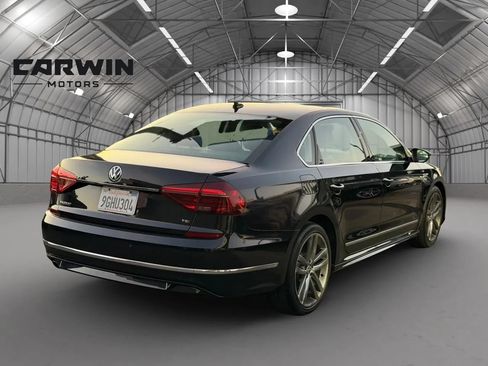 Used 2017 Volkswagen Passat 1.8T R-Line w/ R-Line Lighting Package FWD image 4