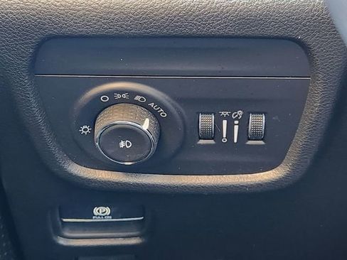 Used 2023 Jeep Grand Cherokee Limited image 20