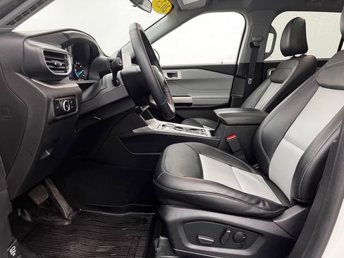 Used 2023 Ford Explorer XLT w/ Equipment Group 202A image 21