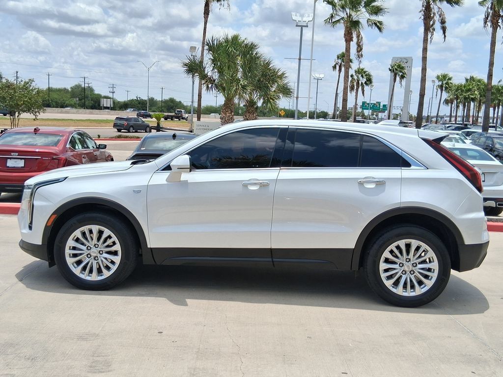 Used 2024 Cadillac XT4 Luxury w/ LPO, Floor Liner Package FWD image 3