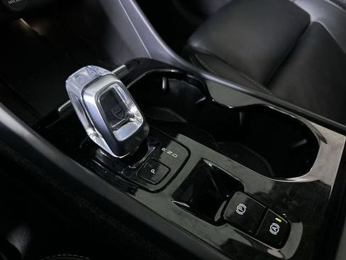 Used 2023 Volvo XC40 B5 Plus AWD/4WD image 16