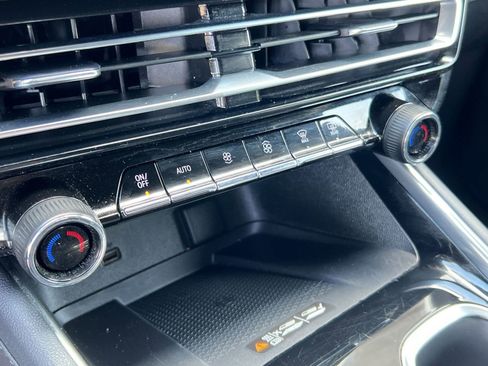 Certified 2024 Chevrolet Traverse LT image 25