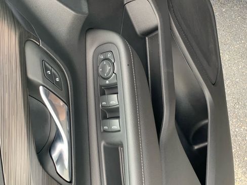 Used 2023 GMC Terrain SLE image 13