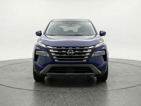 Used 2025 Nissan Rogue SV FWD image 2