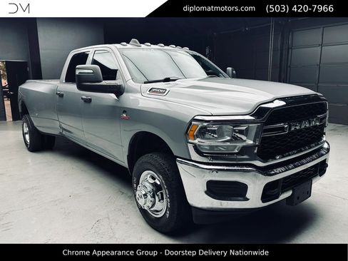 Used 2024 RAM 3500 Tradesman w/ Chrome Appearance Group AWD/4WD image 9
