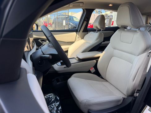 Used 2024 Nissan Ariya AWD image 18
