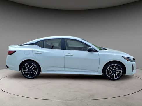 Used 2025 Nissan Sentra SR FWD image 10
