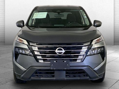 Used 2025 Nissan Rogue SV AWD/4WD image 2