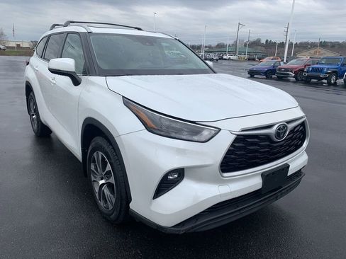 Used 2022 Toyota Highlander XLE image 1