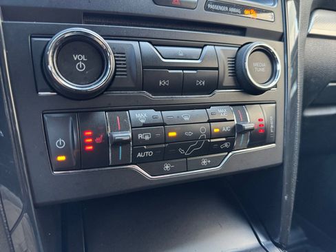 Used 2018 Ford Explorer XLT w/ Equipment Group 202A image 22