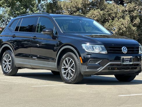 Used 2020 Volkswagen Tiguan SE w/ Panoramic Sunroof Package FWD image 6
