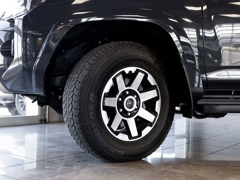 Used 2024 Toyota 4Runner TRD Off-Road Premium AWD/4WD image 8
