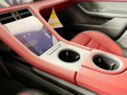 Used 2025 Porsche Taycan image 18