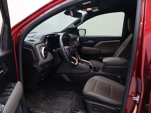 Used 2024 Chevrolet Colorado ZR2 w/ ZR2 Convenience Package III AWD/4WD image 26
