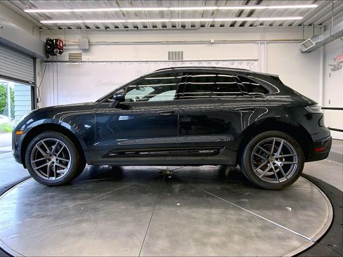 Certified 2024 Porsche Macan AWD/4WD image 2