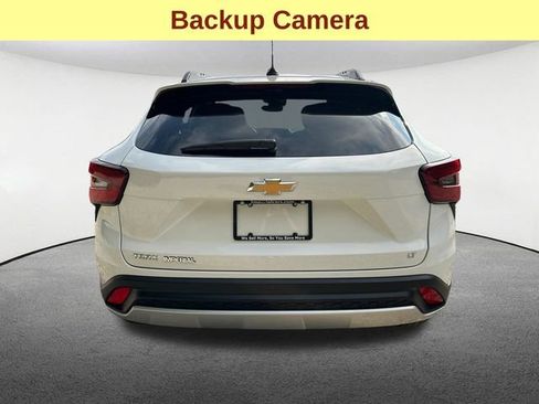 Certified 2024 Chevrolet Trax LT w/ Sunroof Package FWD image 11