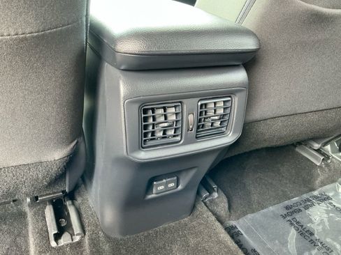 Used 2025 Toyota RAV4 XLE AWD/4WD image 19