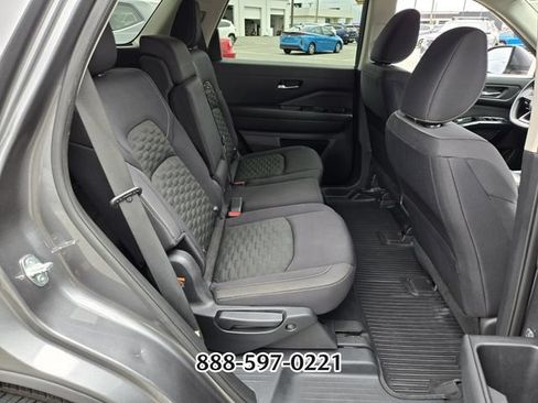 Used 2022 Nissan Pathfinder S AWD/4WD image 18