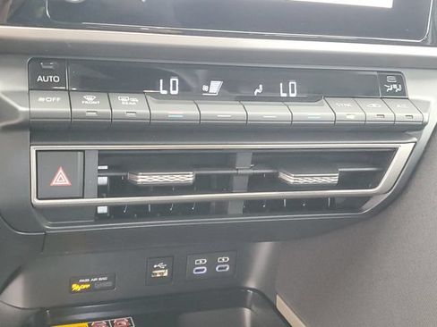 Used 2025 Toyota Camry LE w/ Convenience Package FWD image 29